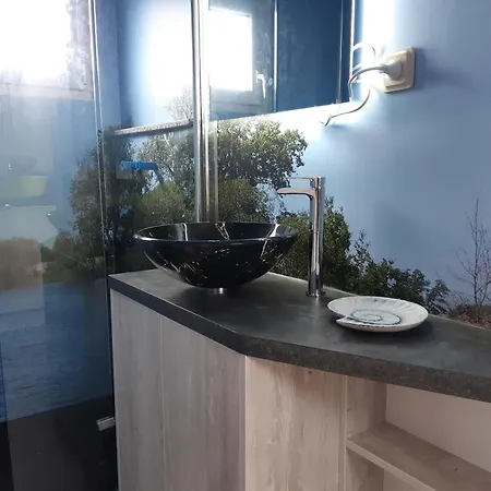 Hausboot-schwimmendes-ferienhaus-im-havelbogen-haus-auf-dem-wasser *