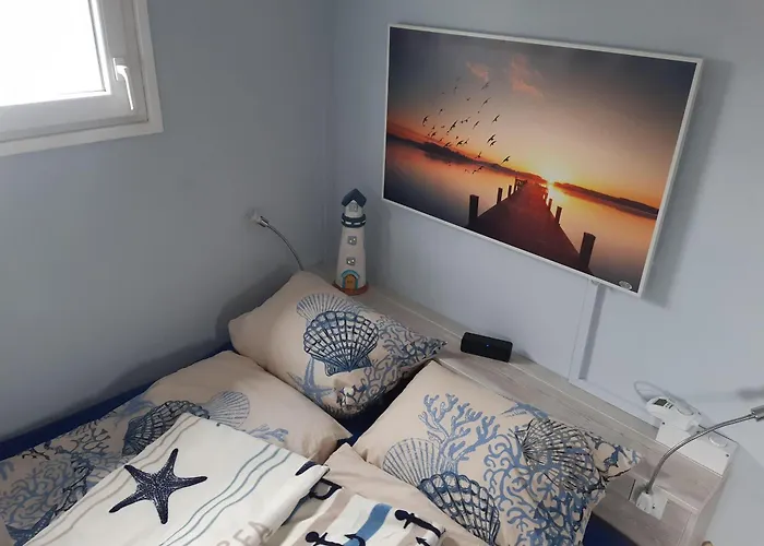 بيت للعطل Hausboot-schwimmendes-ferienhaus-im-havelbogen-haus-auf-dem-wasser