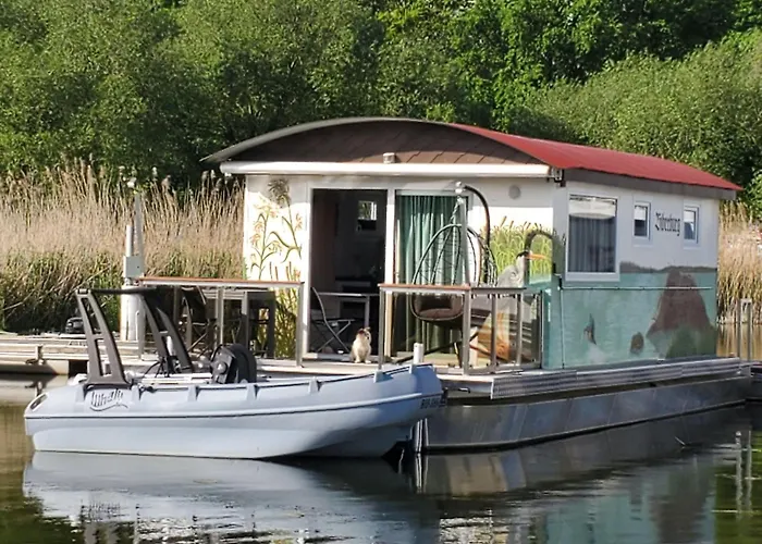 Hausboot-schwimmendes-ferienhaus-im-havelbogen-haus-auf-dem-wasser بيت للعطل Kutzkow