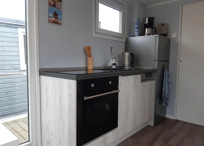 Hausboot-schwimmendes-ferienhaus-im-havelbogen-haus-auf-dem-wasser Kutzkow