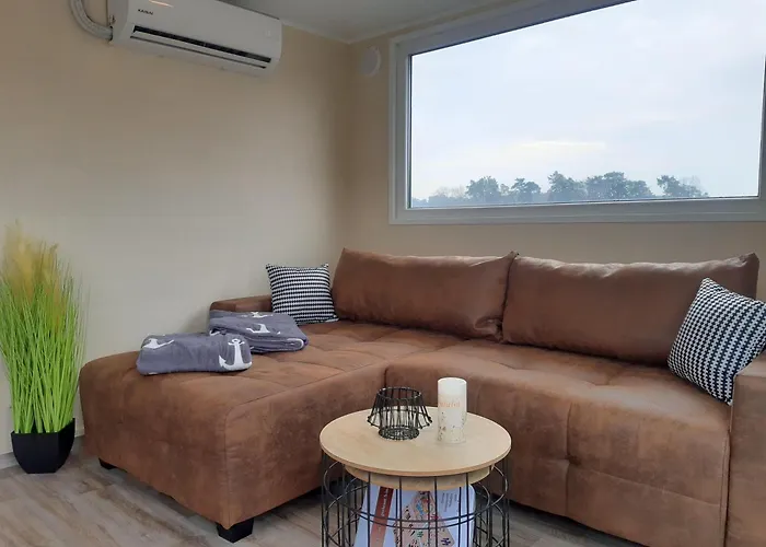 Hausboot-schwimmendes-ferienhaus-im-havelbogen-haus-auf-dem-wasser بيت للعطل Kutzkow